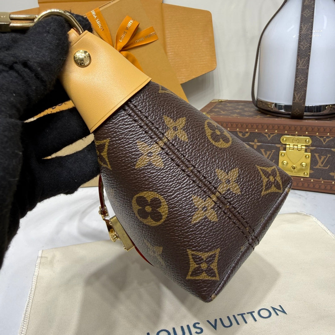 Louis Vuitton Pochette Mia