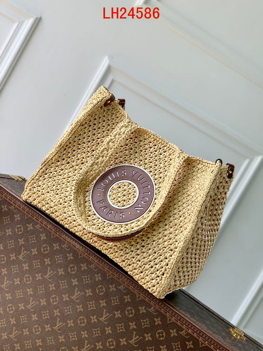 Louis Vuitton Onthego MM Straw bag By The Pool