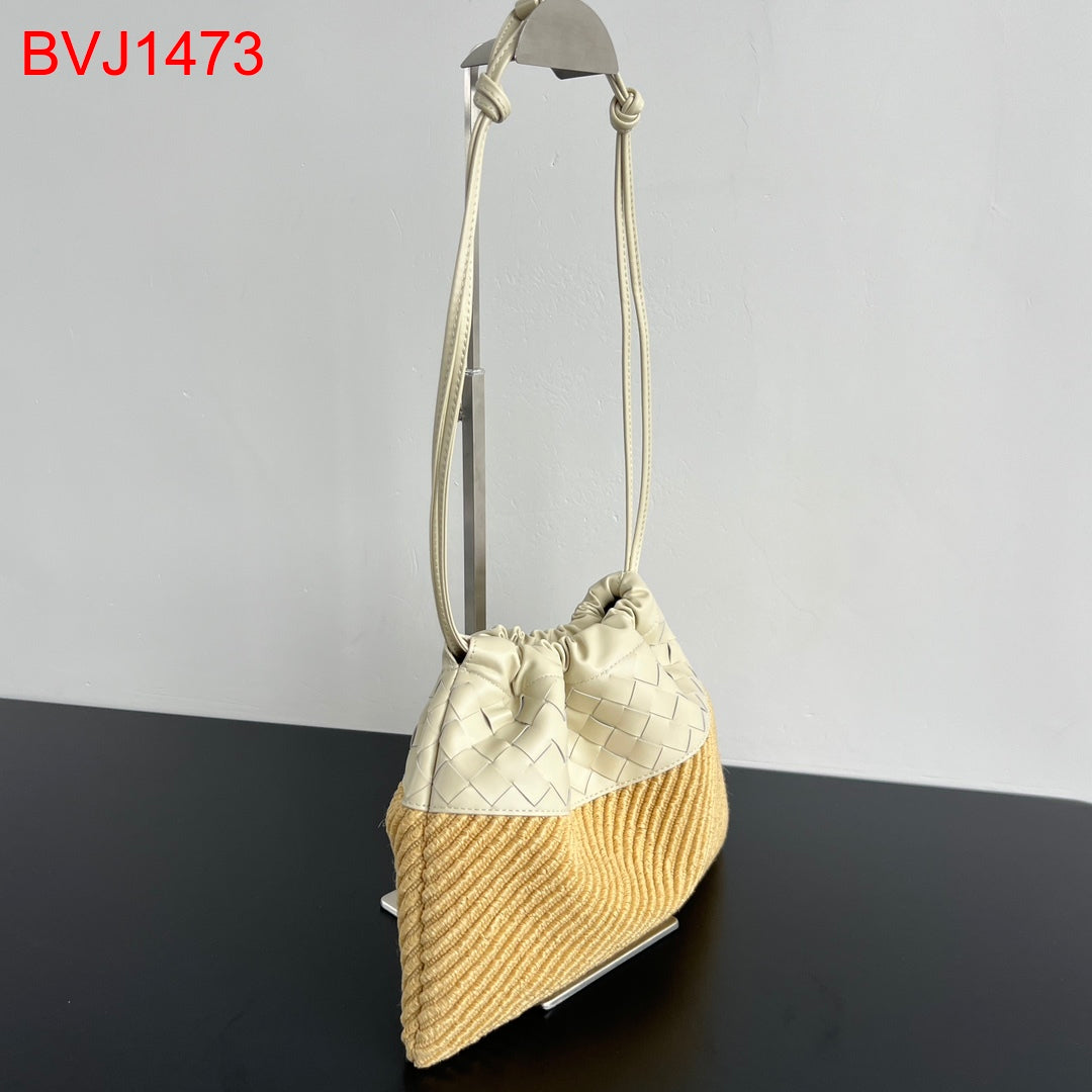 Bottega Veneta Dustbag in raffia and Intrecciato nappa leather