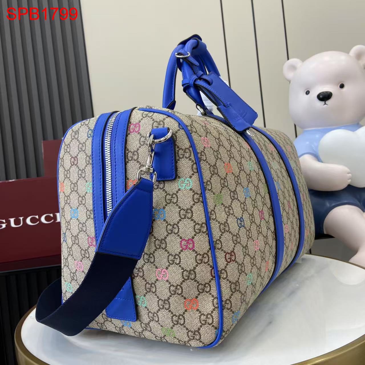 Gucci GG Canvas Medium duffel bag