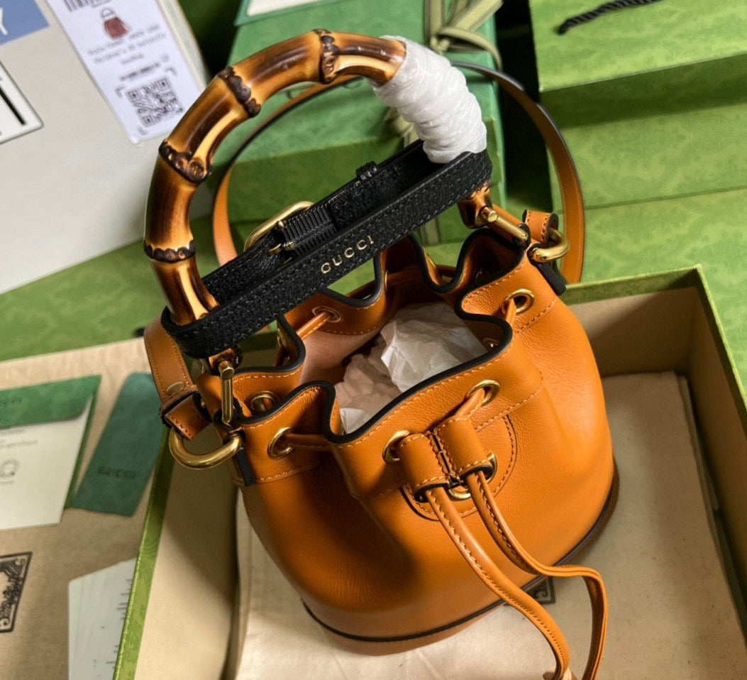 Gucci DIANA MINI BUCKET BAG