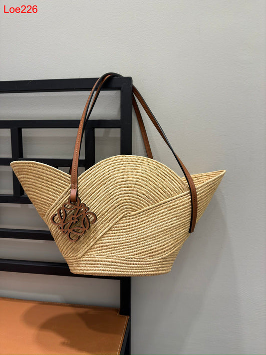 Loewe Basket Straw bag