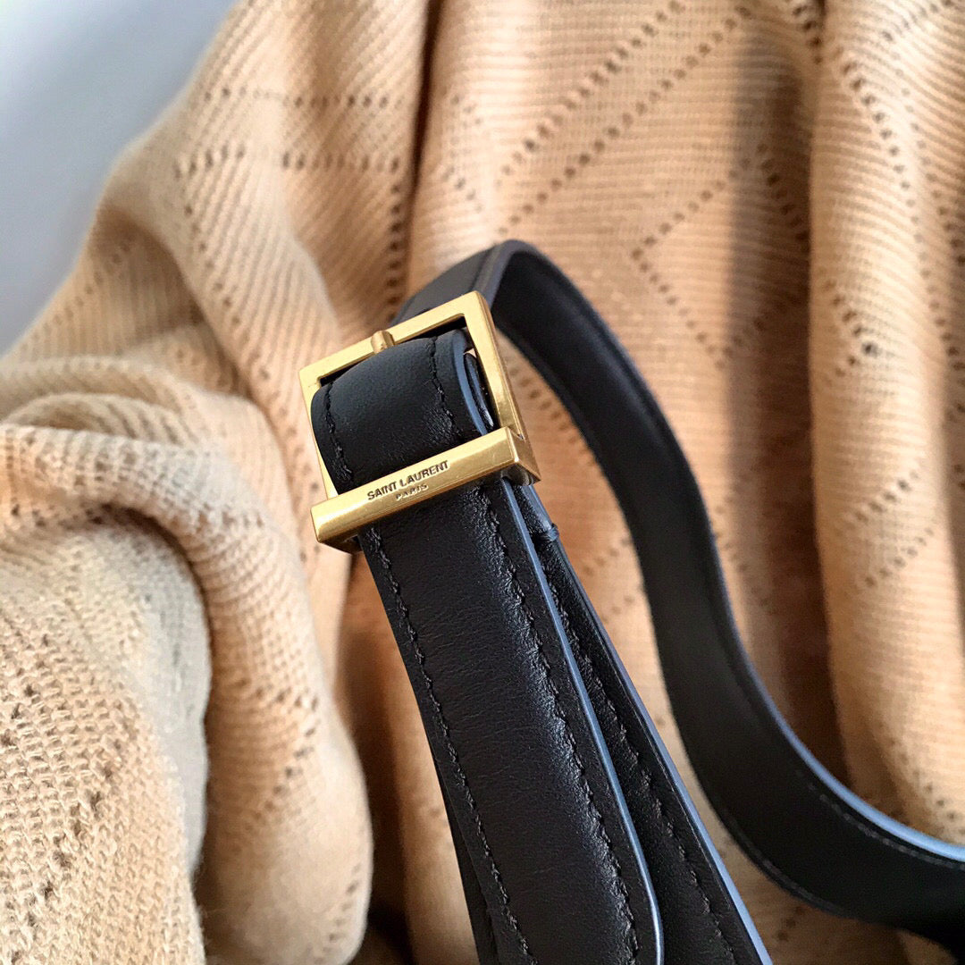 YSL  LE 5 À 7 SOFT SMALL HOBO