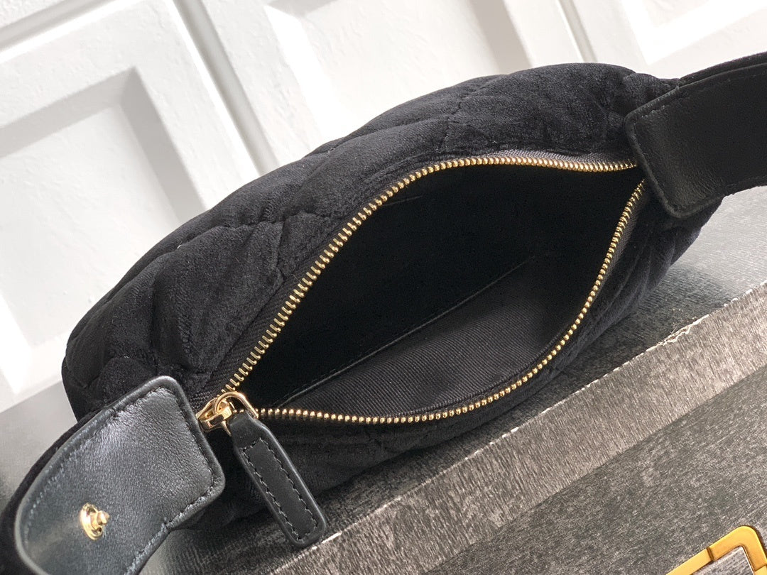 Chanel velvet strass pouch