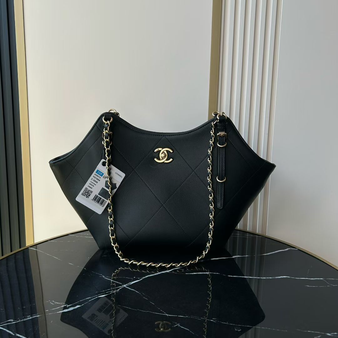 Chanel Tote bag