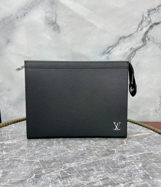 Louis Vuitton POCHETTE VOYAGE MM