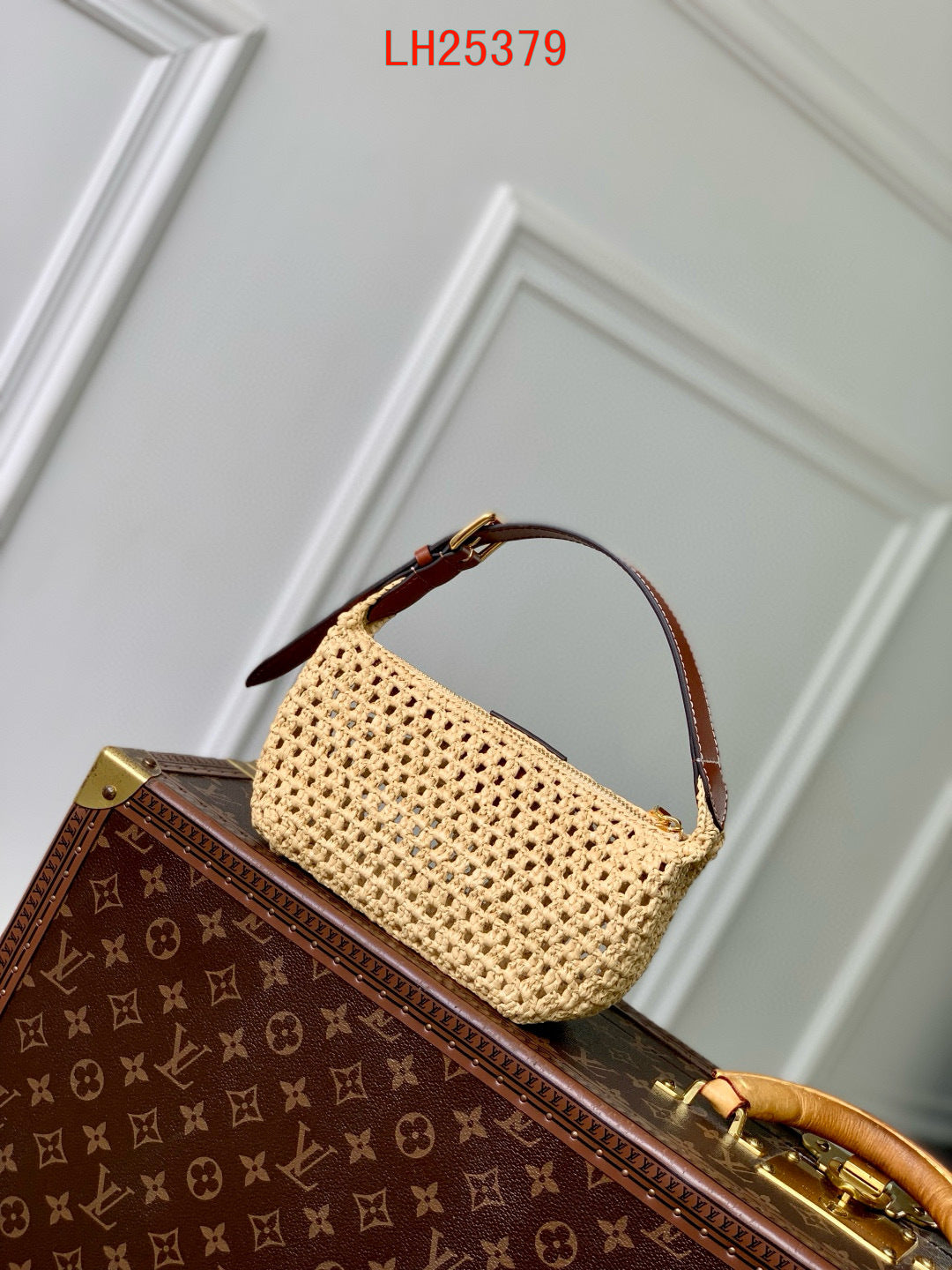 Louis Vuitton Hills Pochette Straw bag