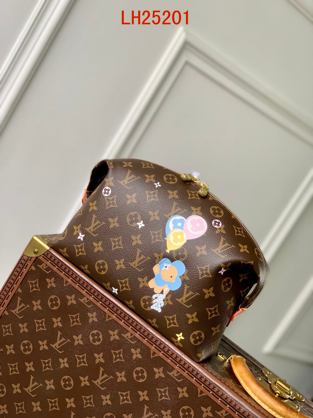 Louis Vuitton Cosmetic Pouch GM print of Vivienne