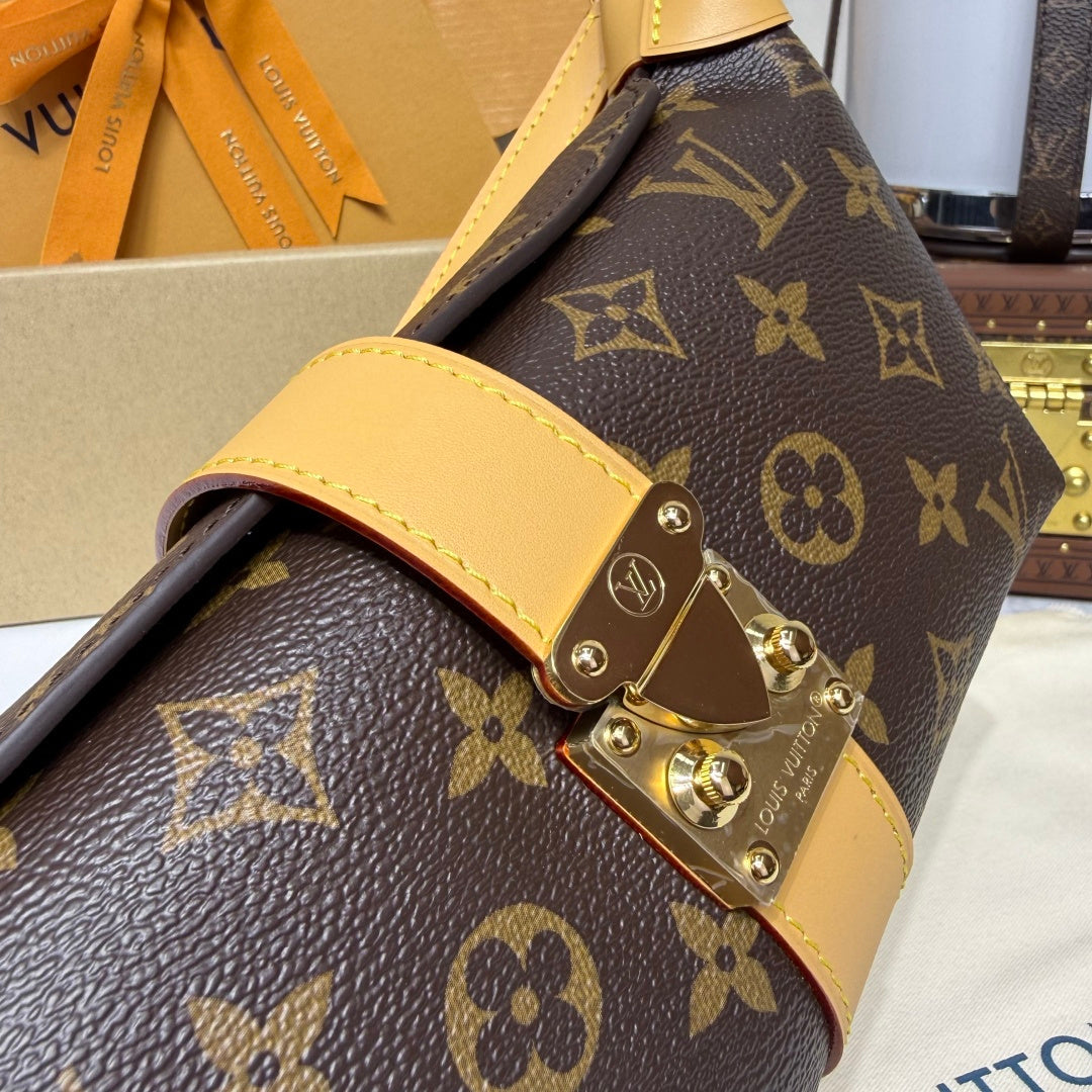 Louis Vuitton Pochette Mia