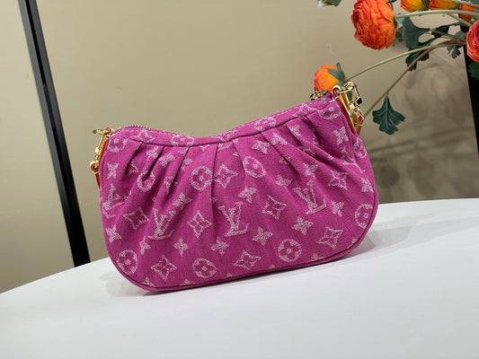 Louis Vuitton Pochette Valley