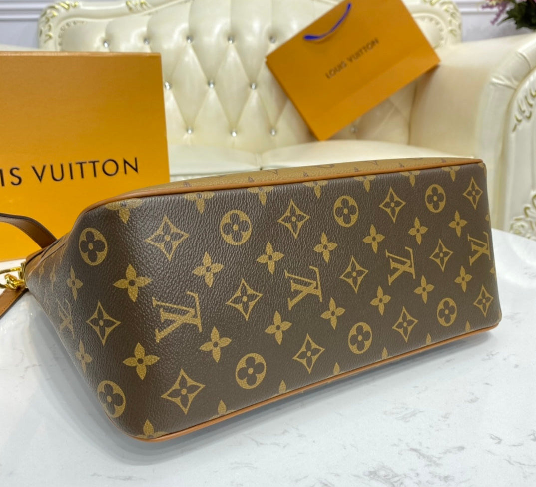 Louis Vuitton Medium Hobo Dauphine