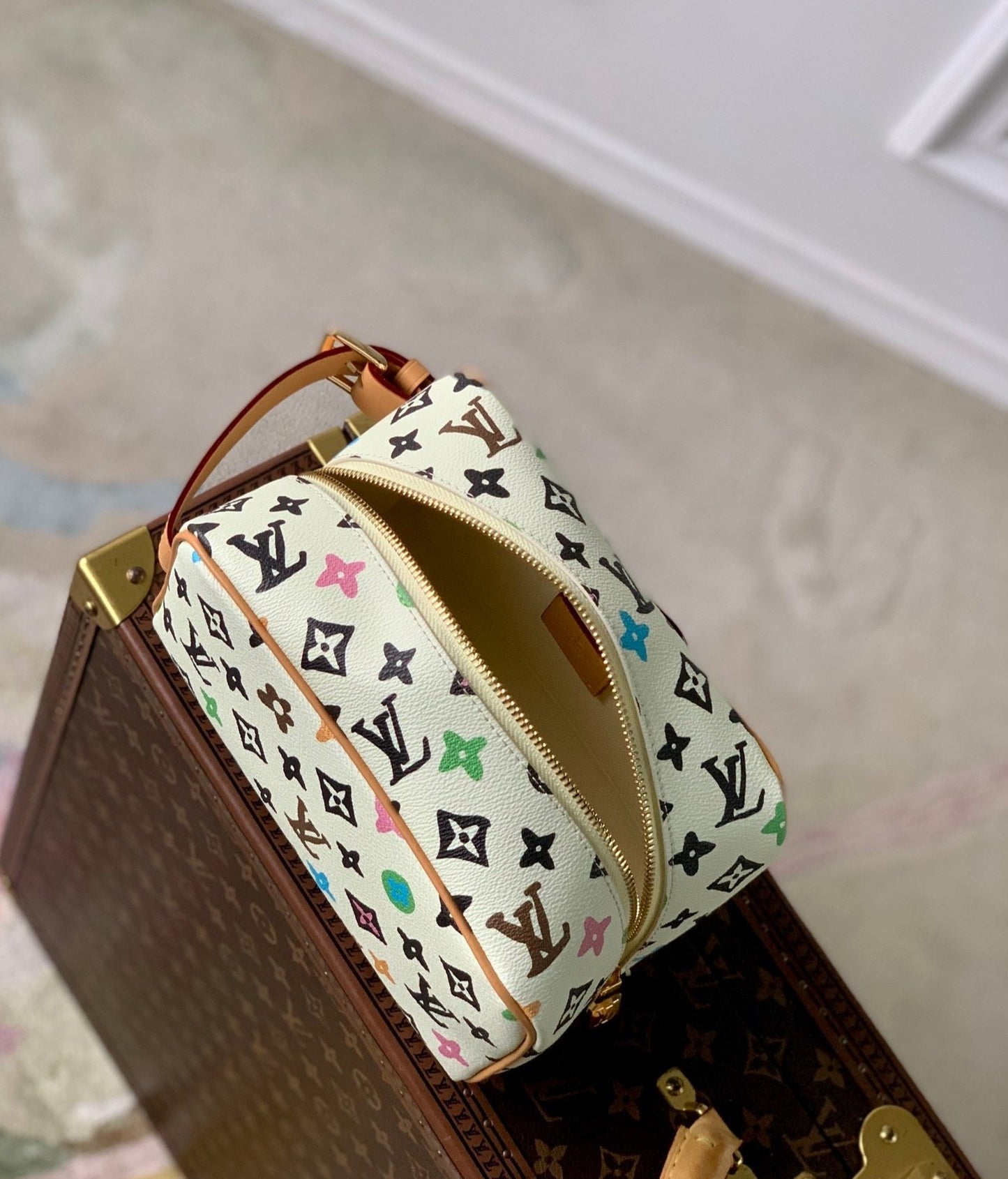 Louis Vuitton Sac Locker Dopp Kit