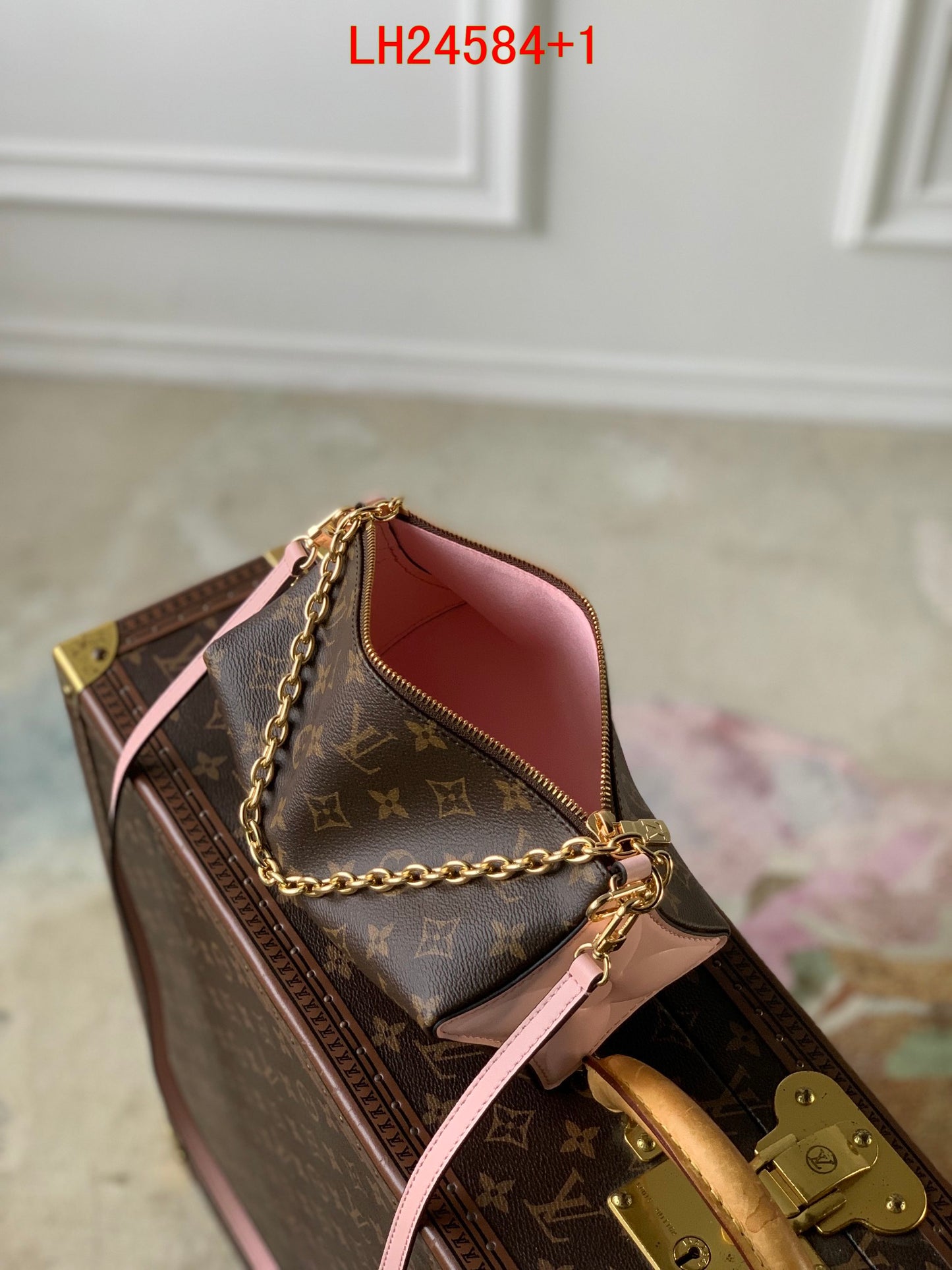 Louis Vuitton Bloom Pouch bag