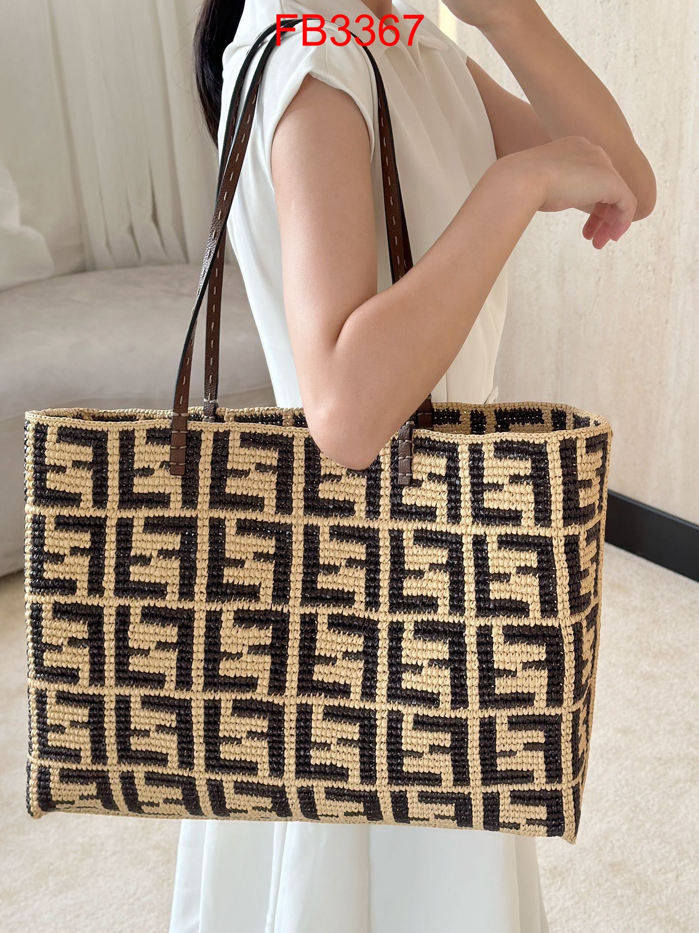 Fendi Roll Medium Tote bag