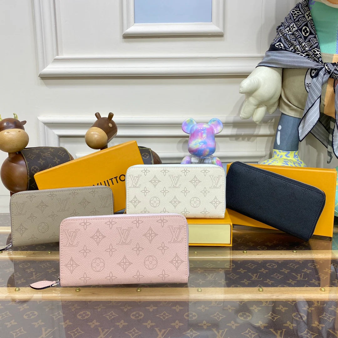 Louis Vuitton Zippy Wallet Mahina leather