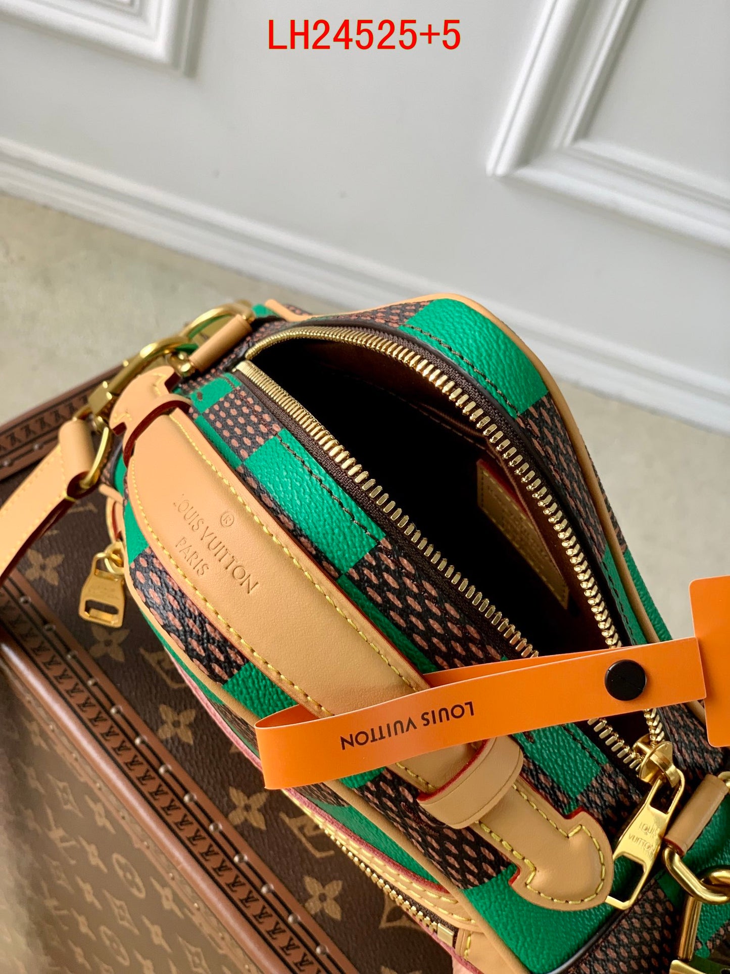 Louis Vuitton Chess Messenger