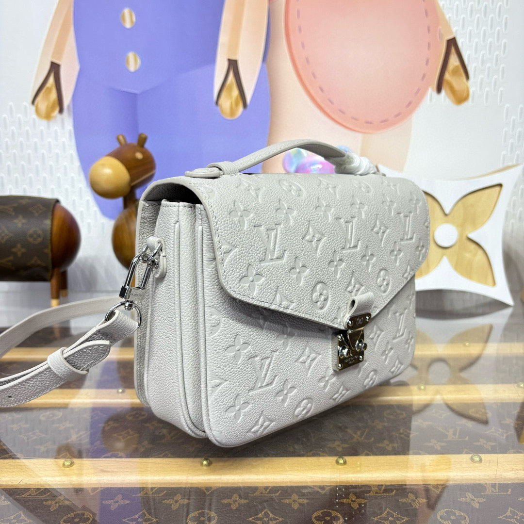 Louis Vuitton Pochette Métis empreinte