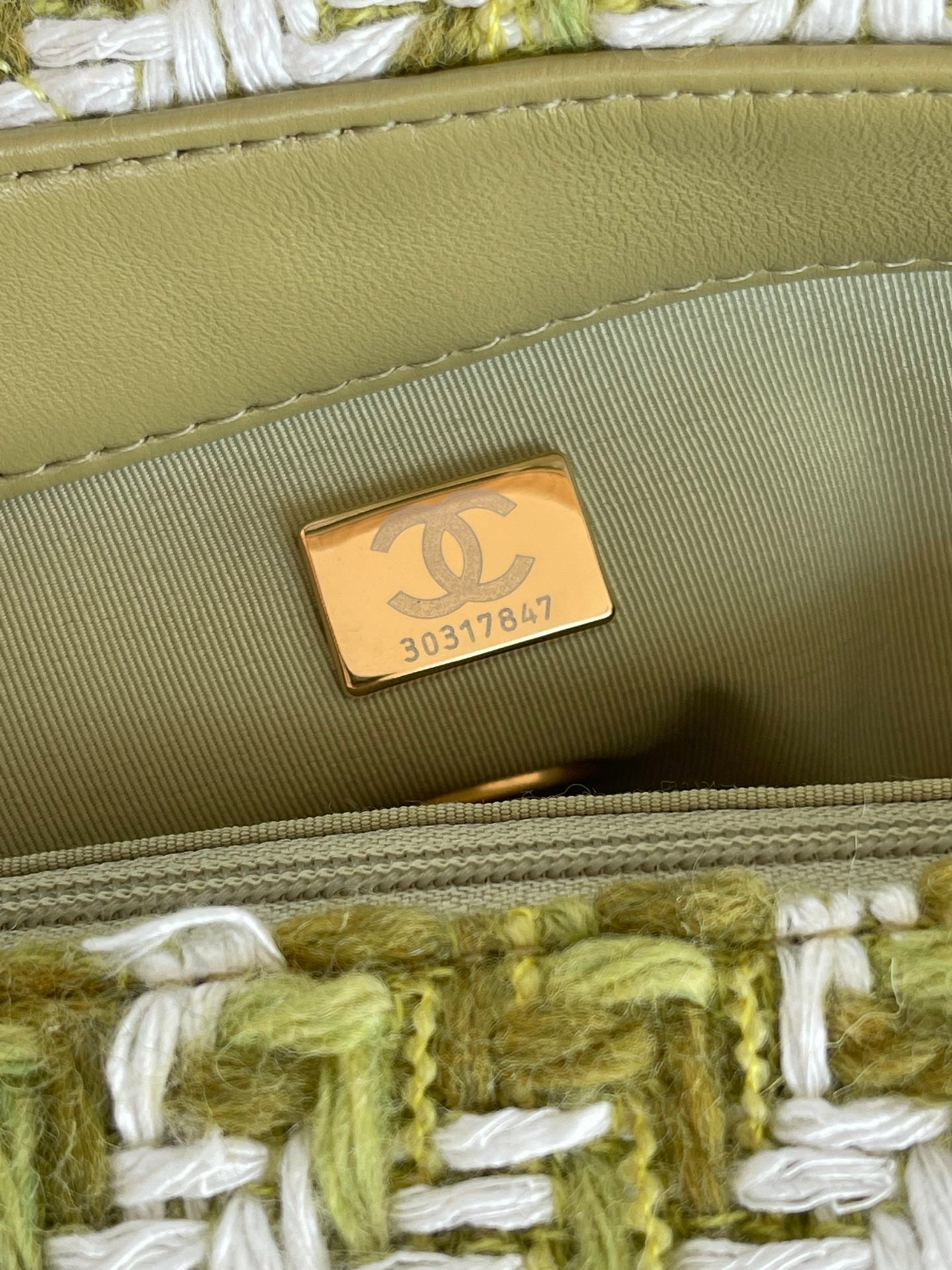 Chanel 19 Tweed bag