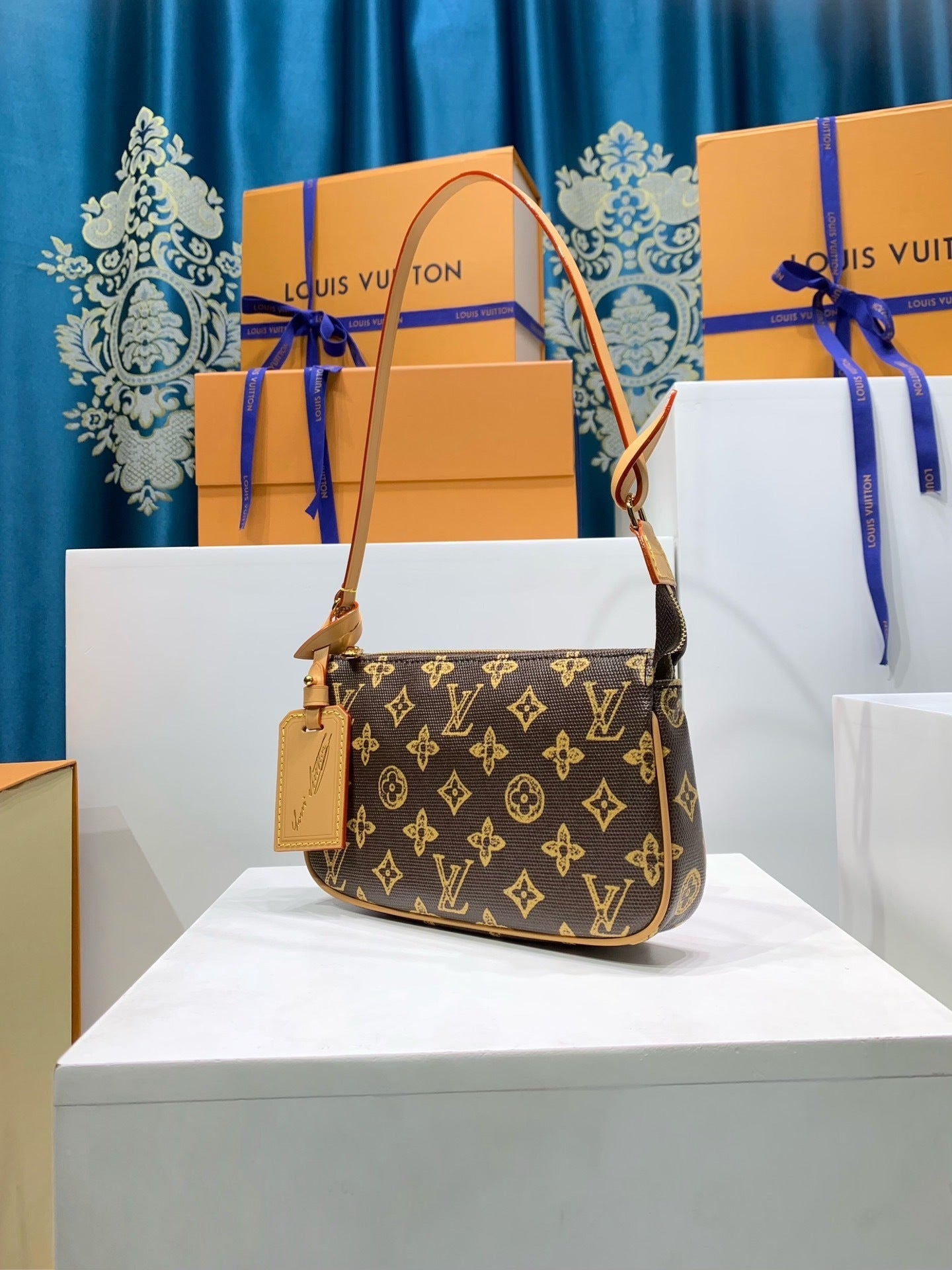 Louis Vuitton Pochette Accessories Monogram Origine canvas