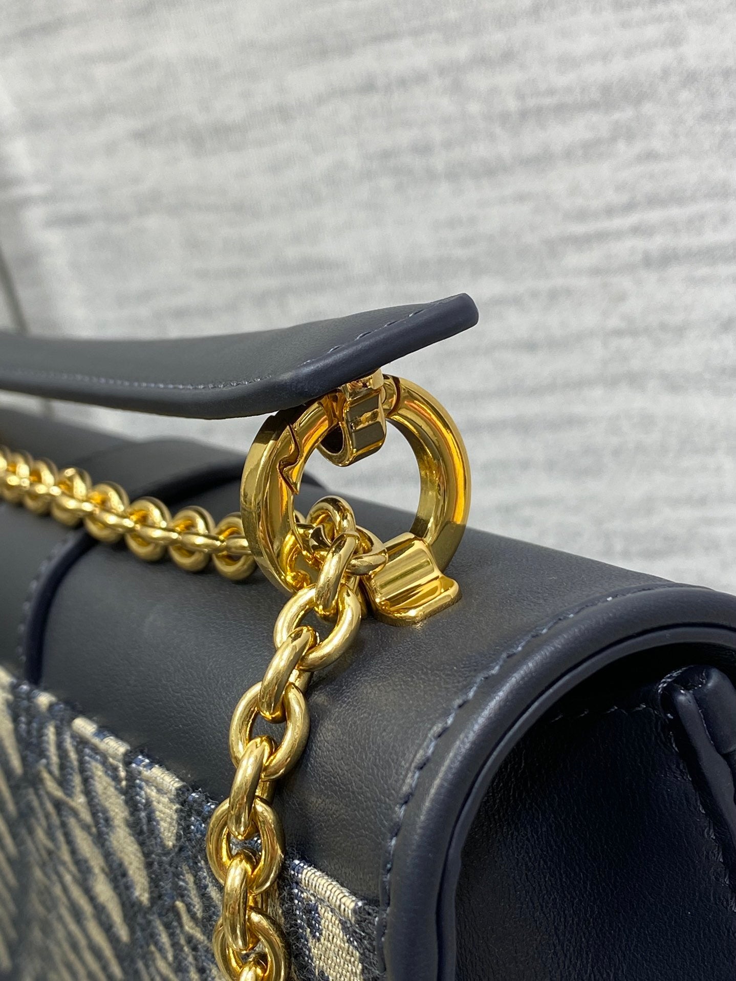 Dior Montaigne 30 Top handle