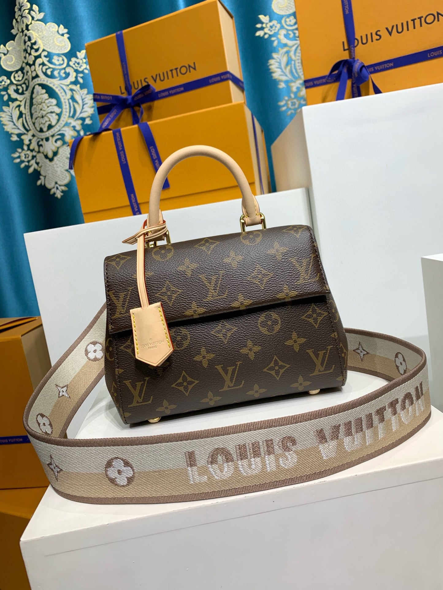 Louis Vuitton Cluny Mini