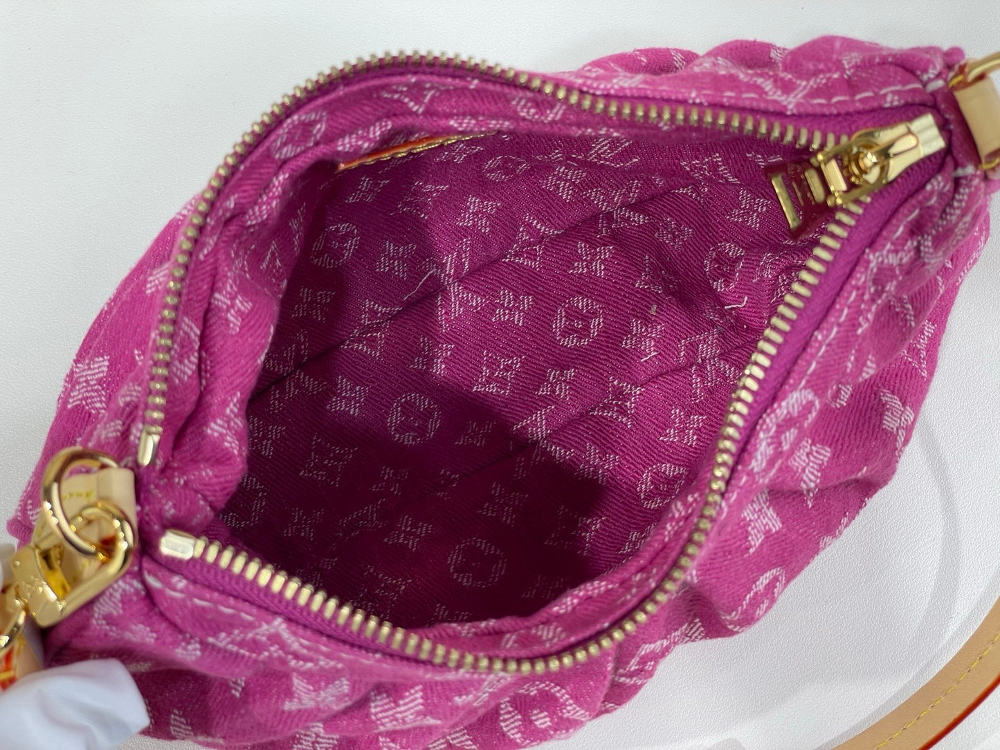 Louis Vuitton Pochette Valley