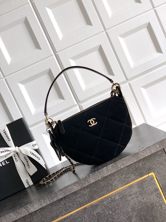 Chanel Clutch with chain