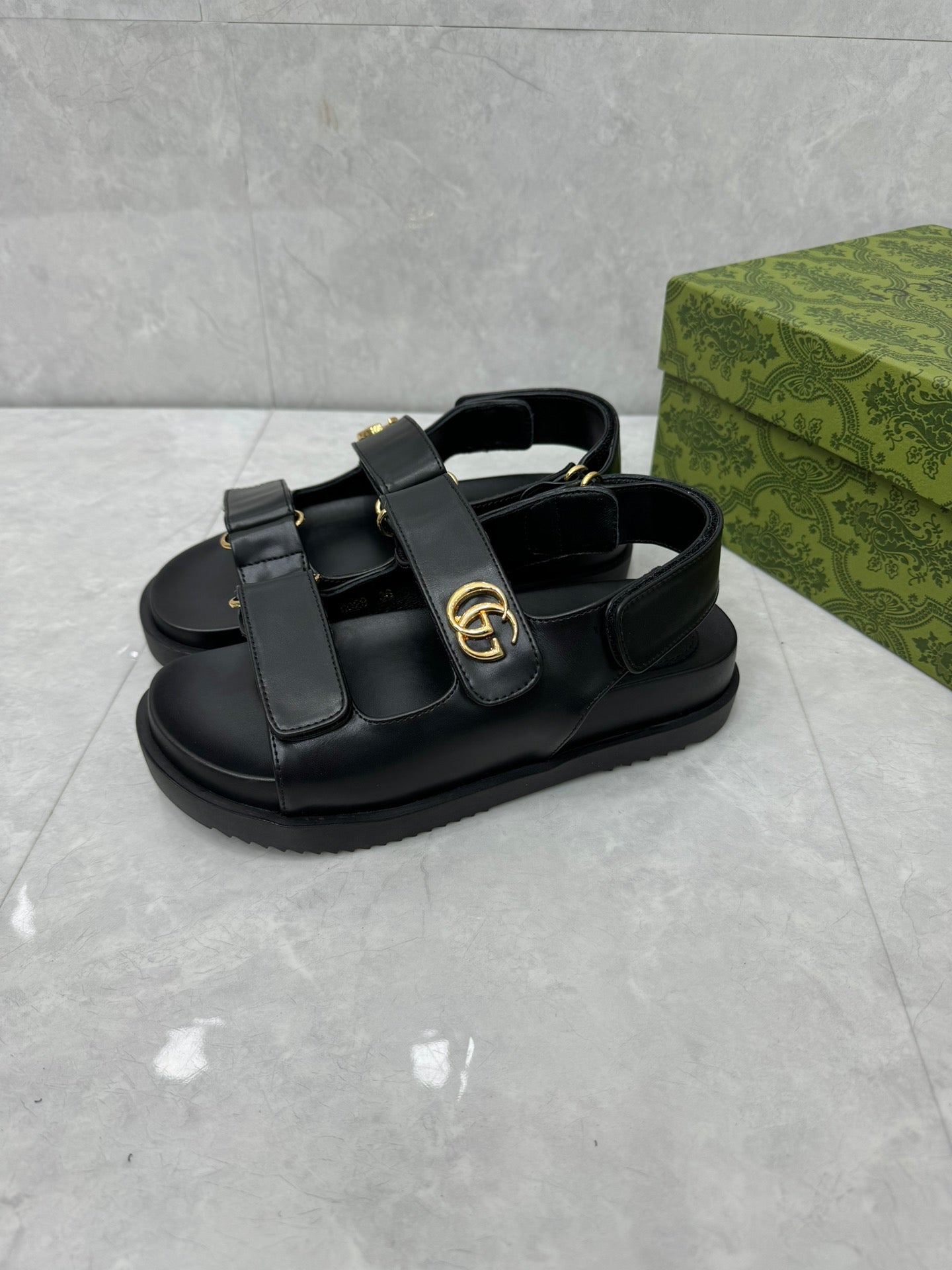 Gucci leather sandals