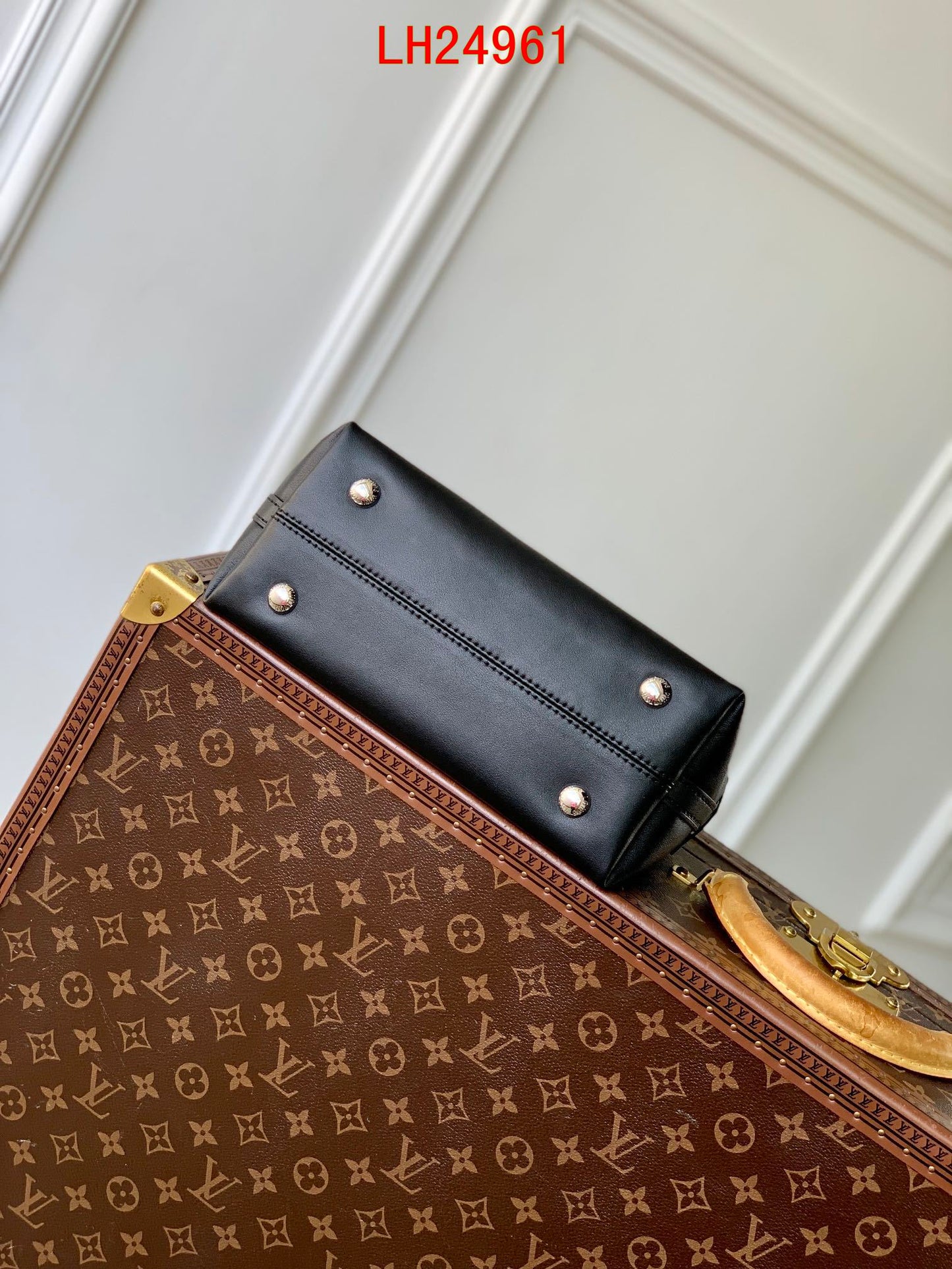 Louis Vuitton CARRYALL BB