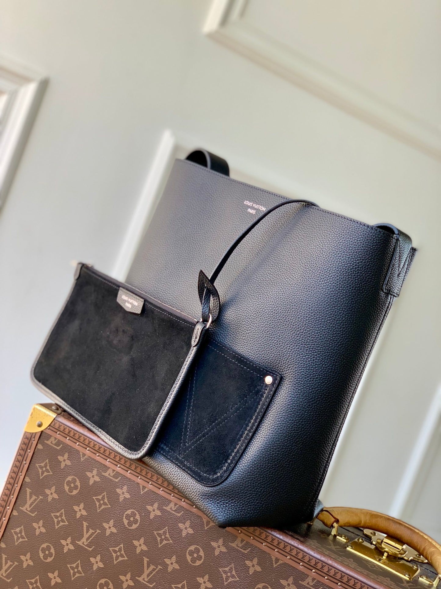 Louis Vuitton Verso Hobo