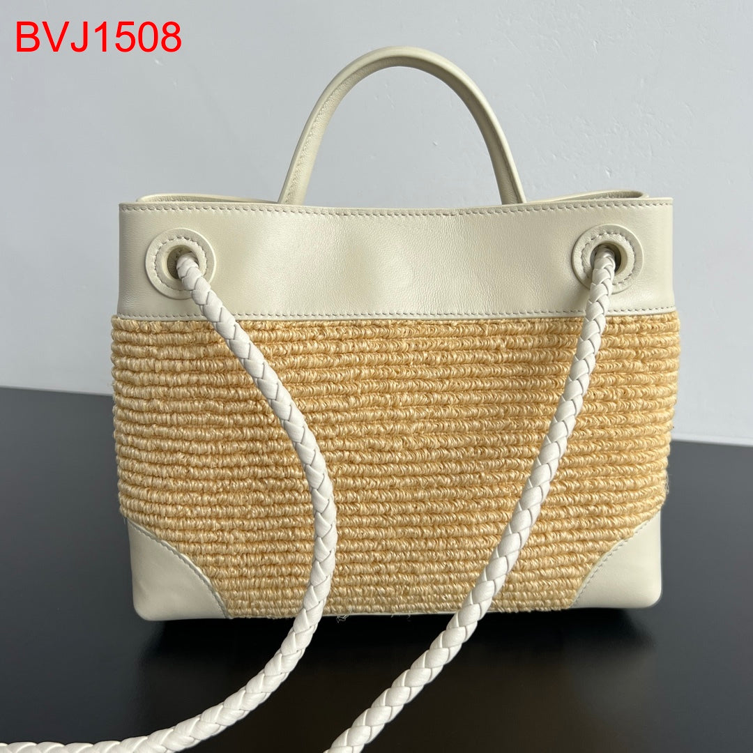 Bottega Veneta Small Andiamo raffia torchon with signature knot