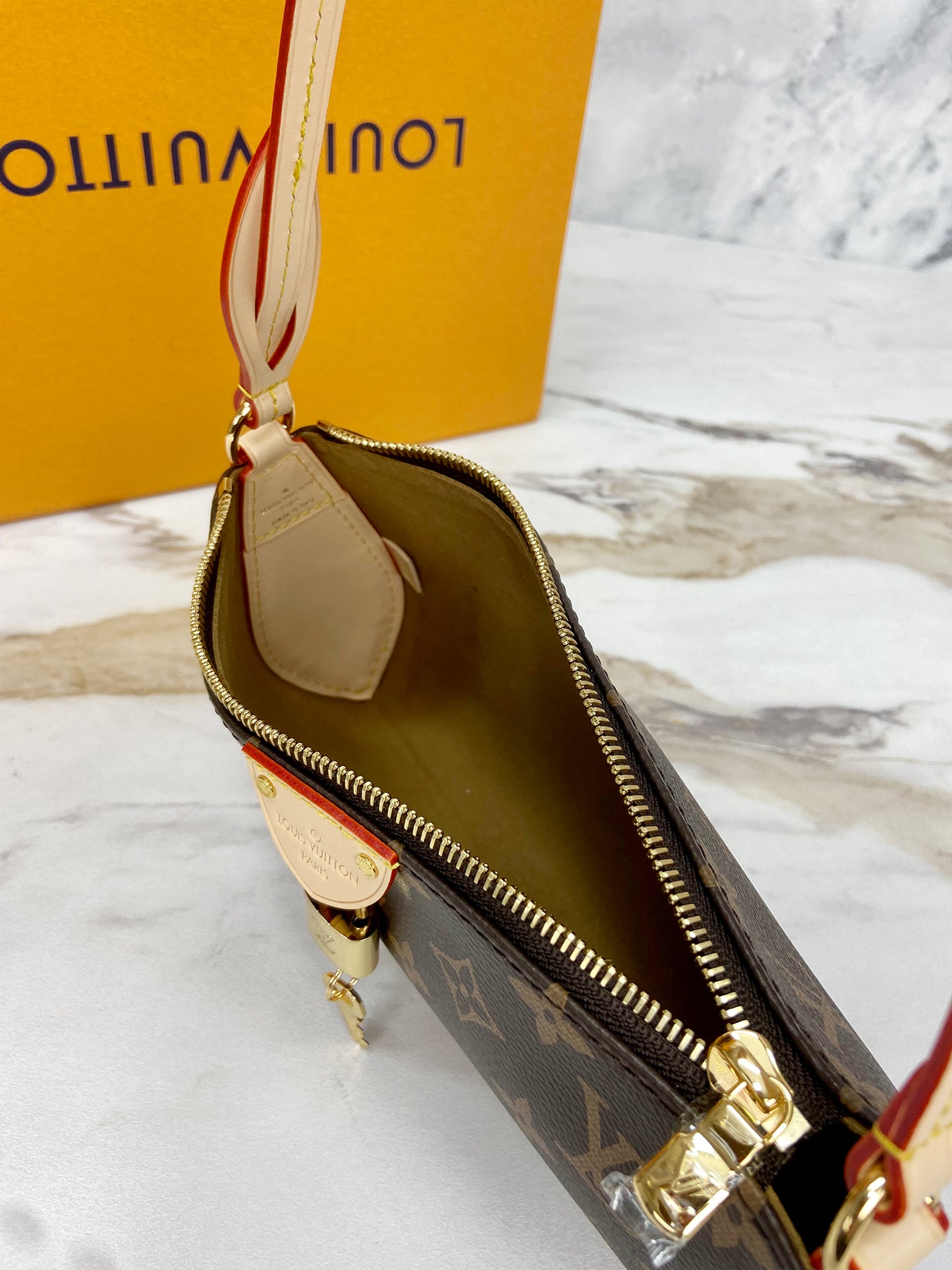 Louis Vuitton Pochette Tirette monogram