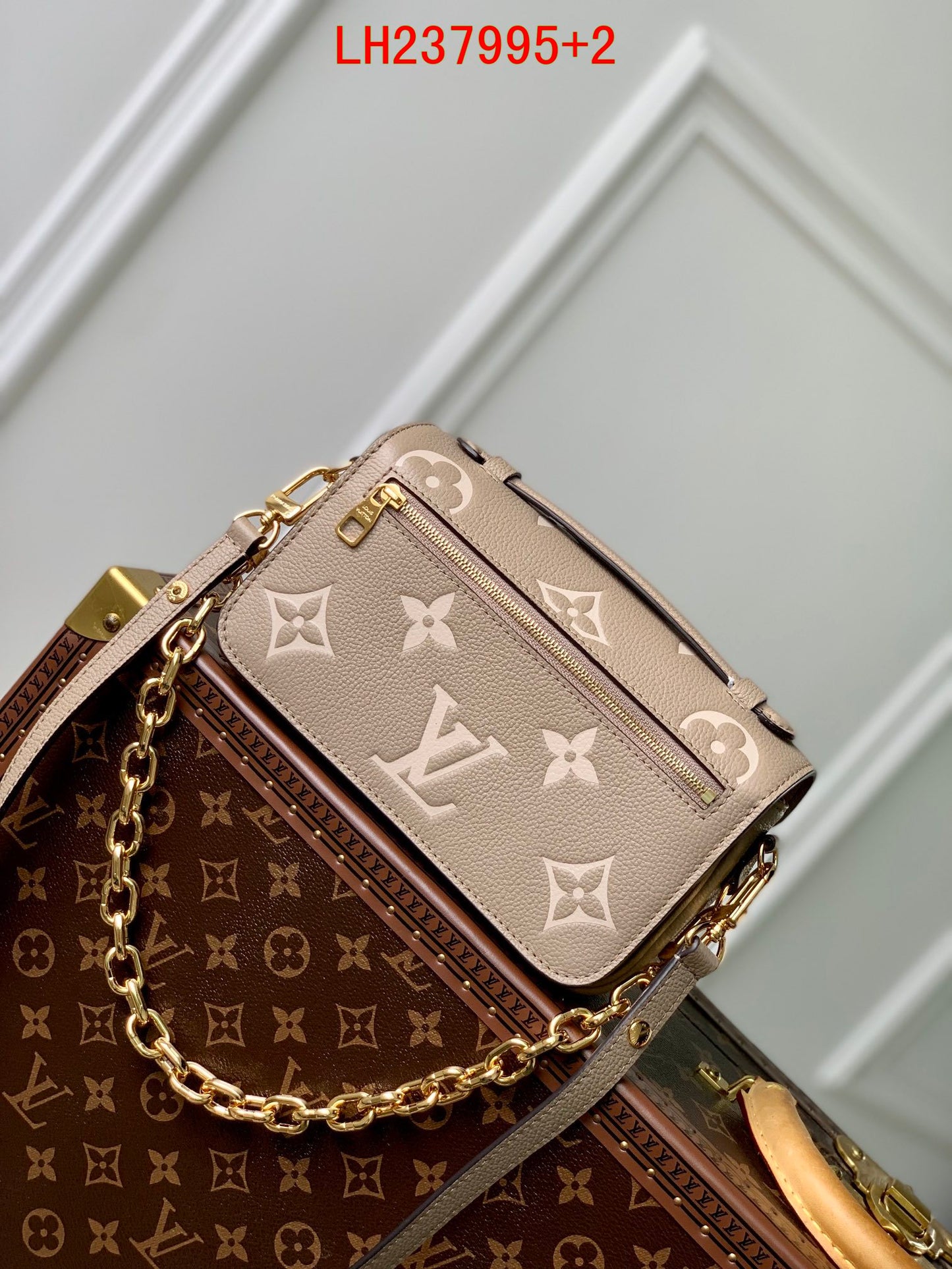 Louis Vuitton pochette metis east west