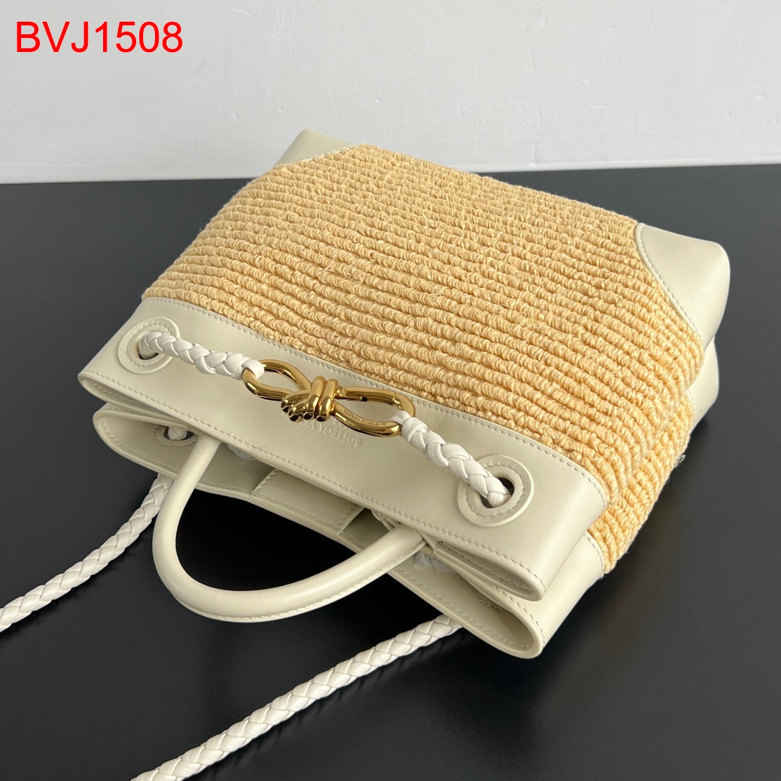 Bottega Veneta Small Andiamo raffia torchon with signature knot