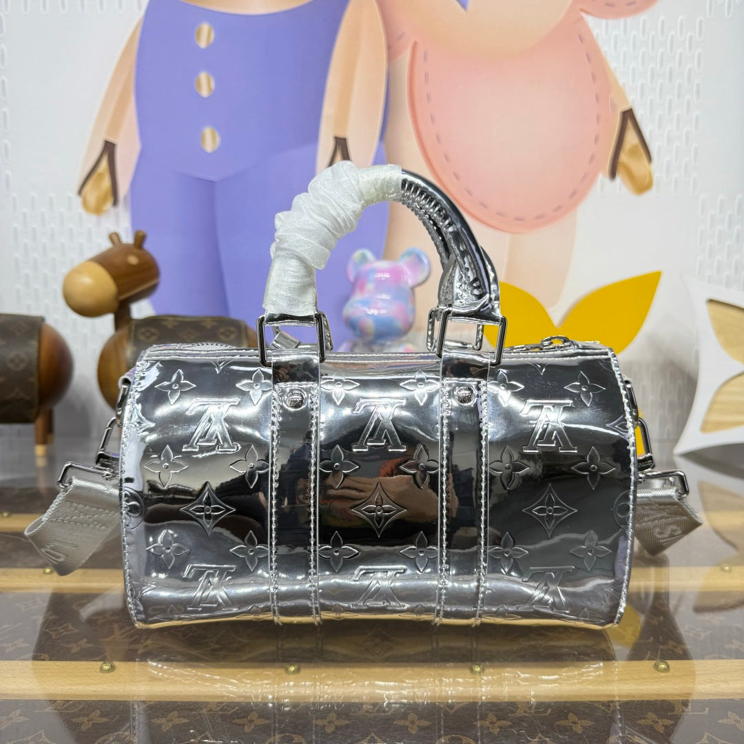 Louis Vuitton Keepall Bandoulière 25 Monogram Mirror