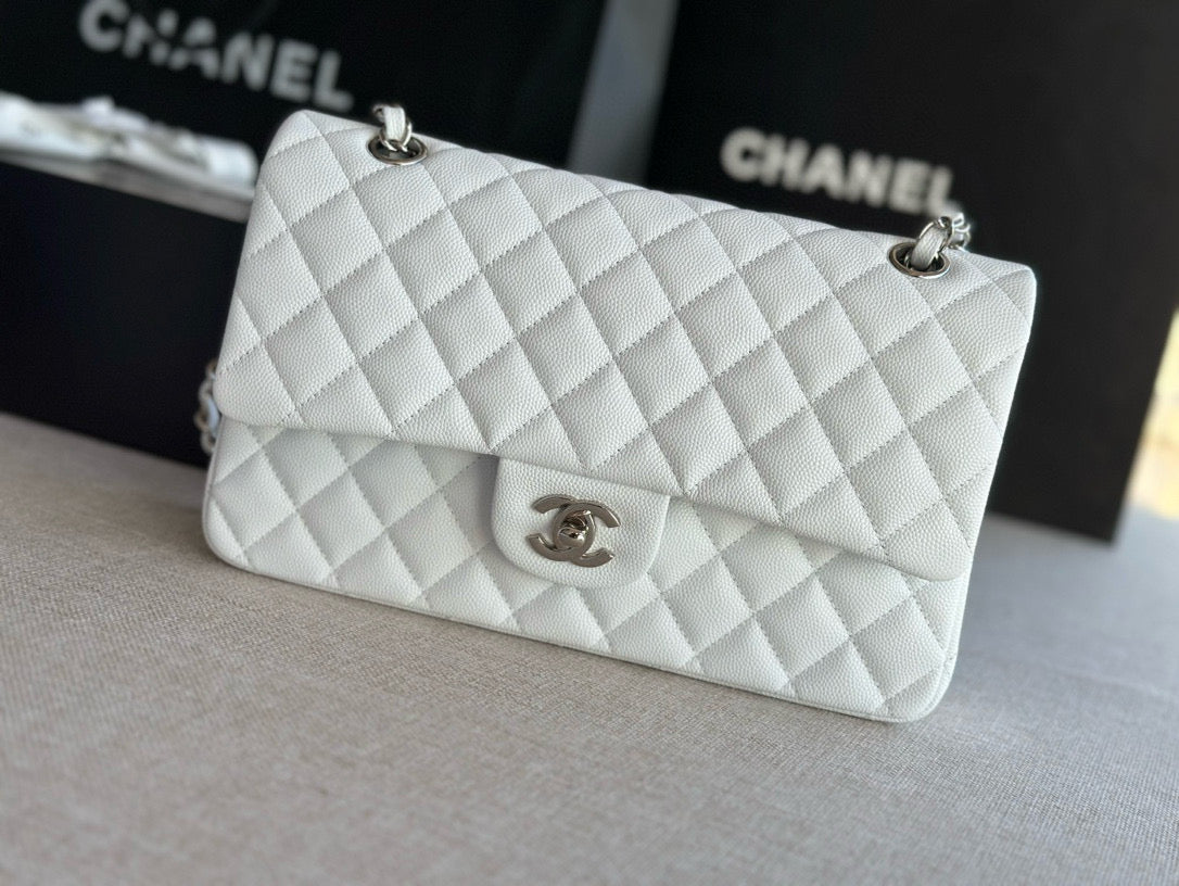 Chanel Classic Flap Bag 25.5 cm Caviar leather