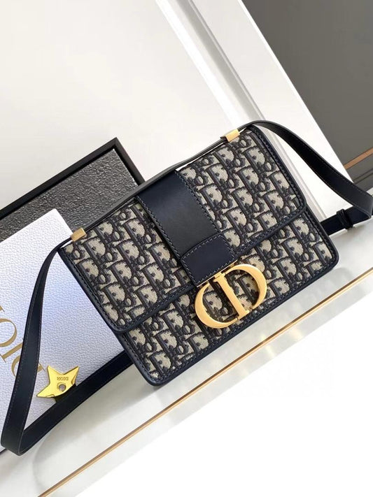 Dior 30 Montaigne bag