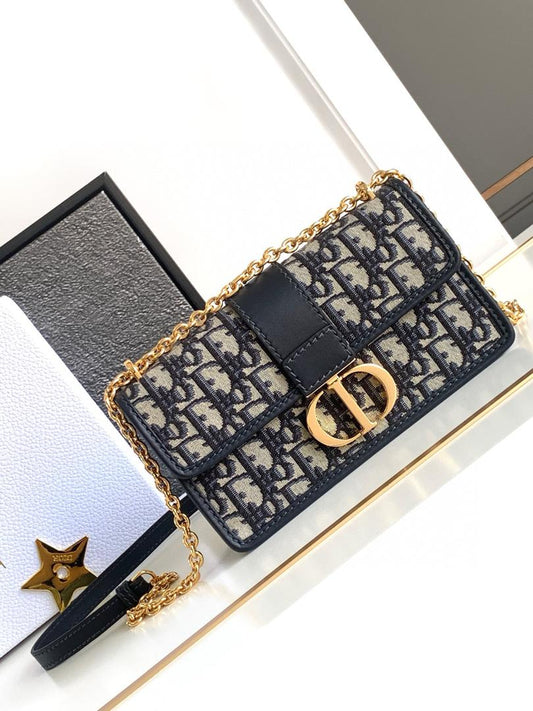 Dior 30 Montaigne chain bag