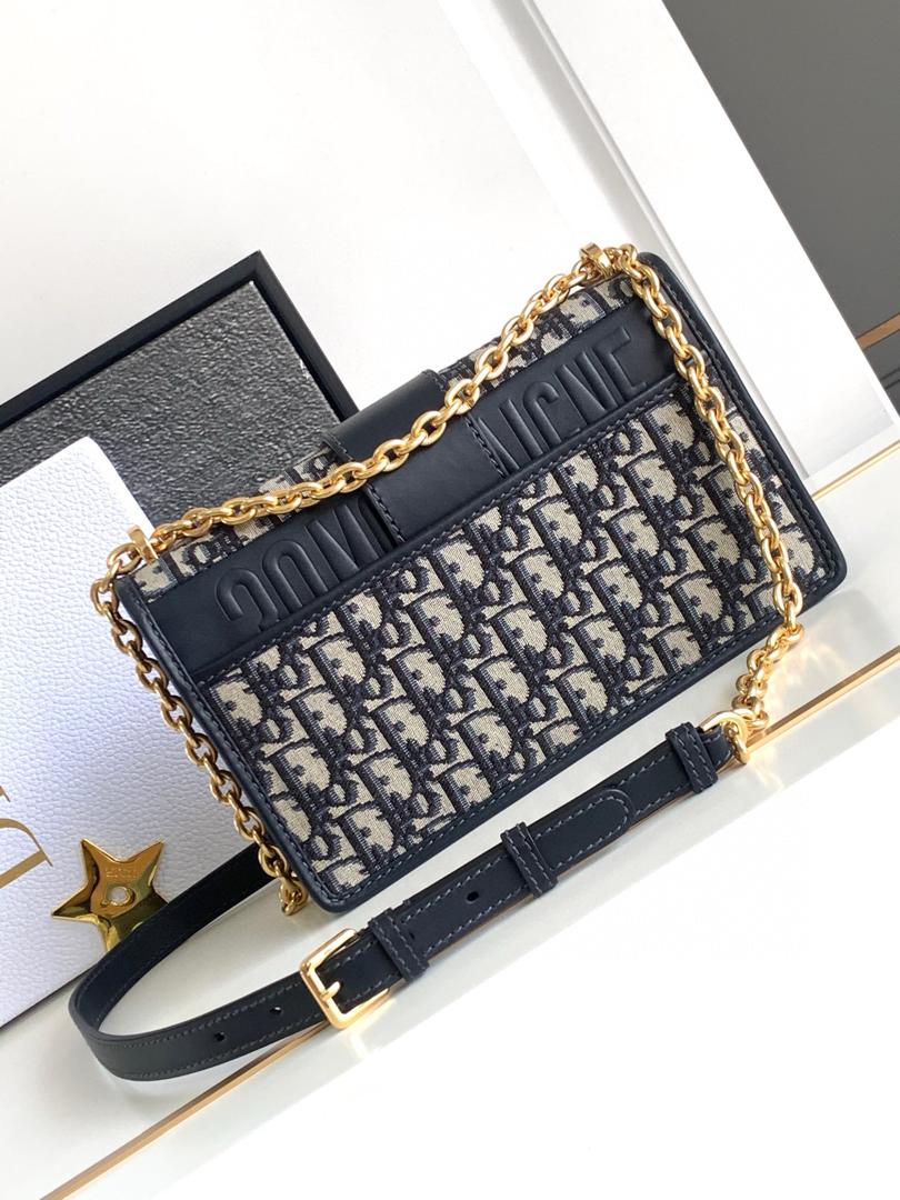 Dior 30 Montaigne chain bag