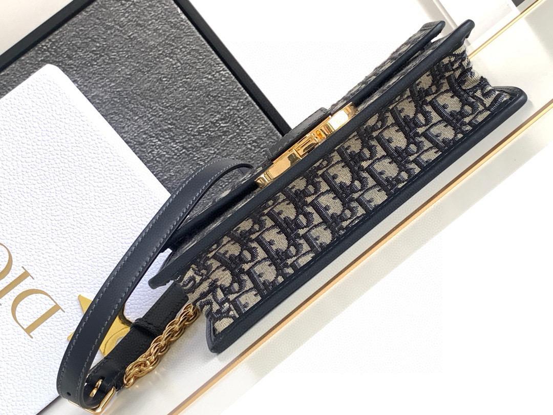 Dior 30 Montaigne chain bag
