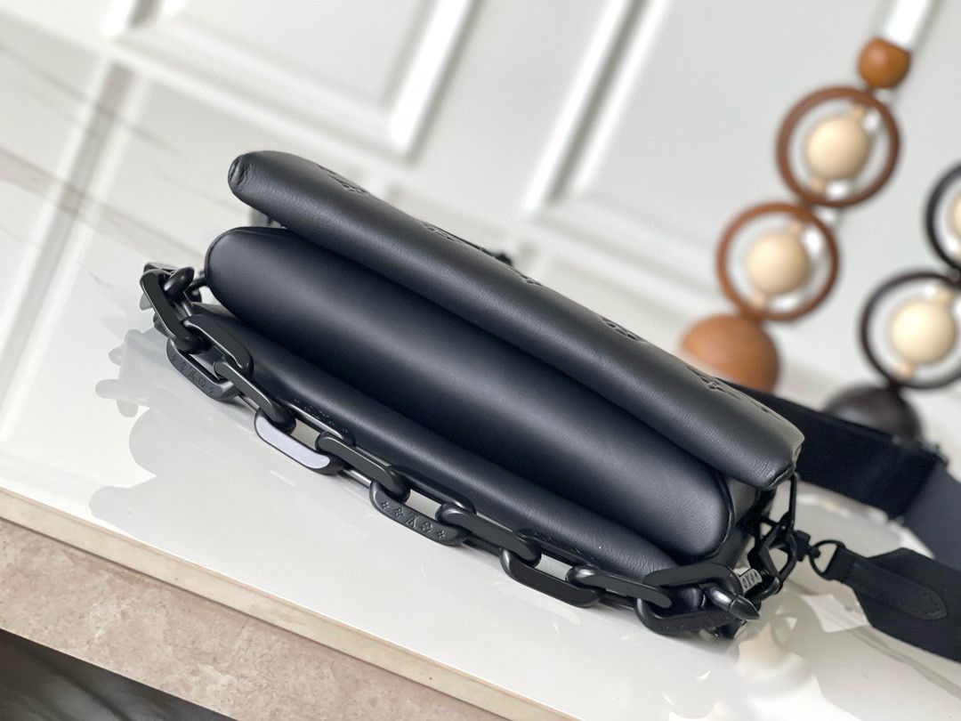 Louis Vuitton Coussin PM All black