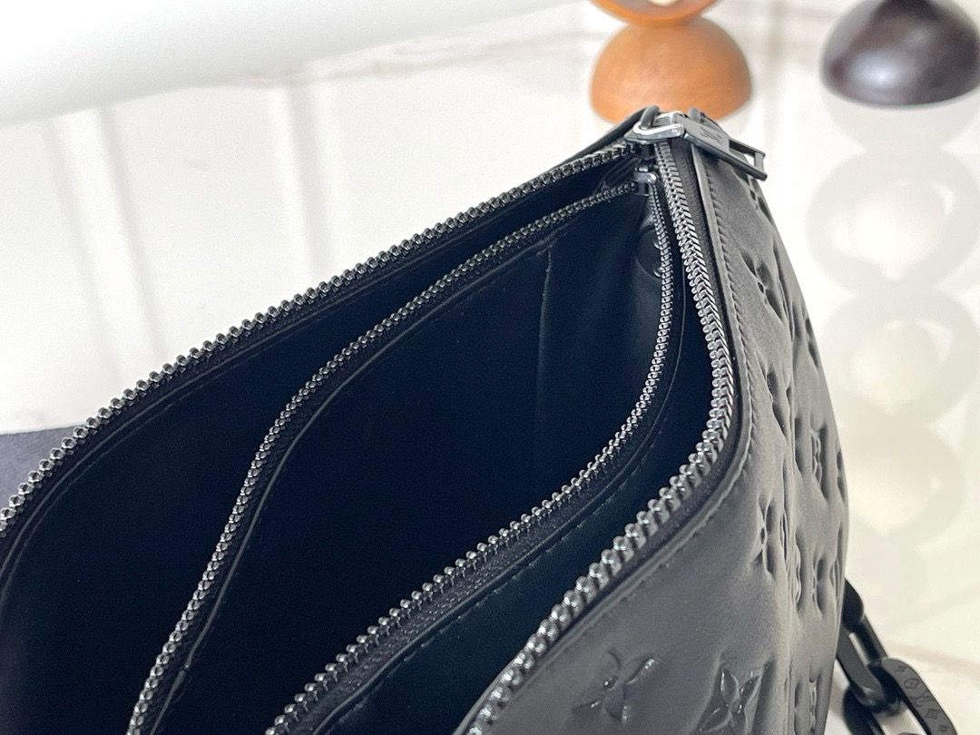 Louis Vuitton Coussin PM All black