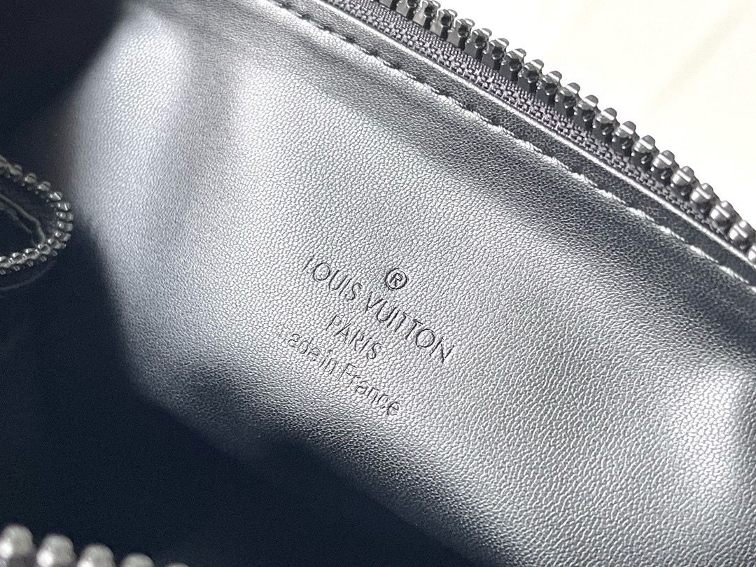 Louis Vuitton Coussin PM All black