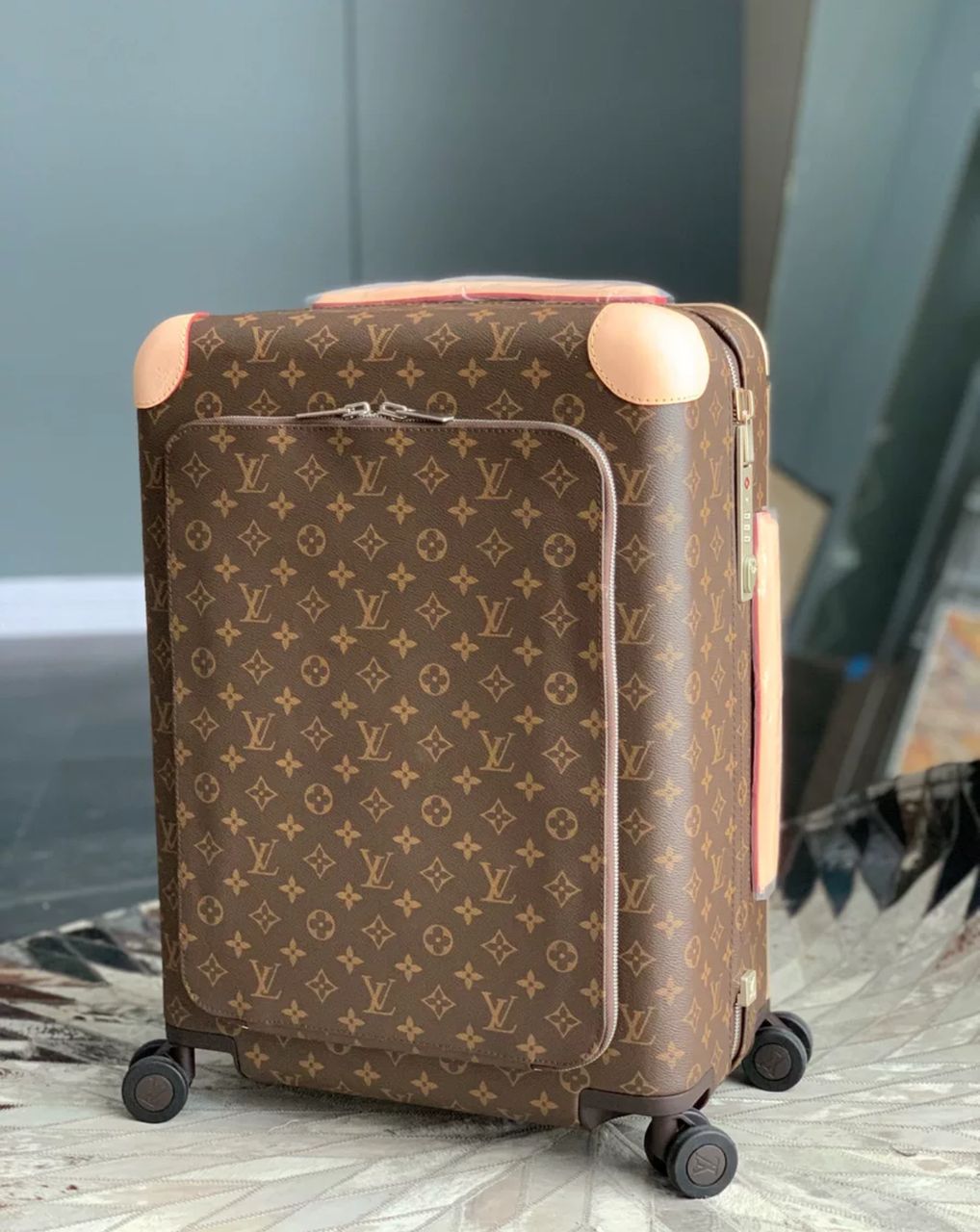 Louis Vuitton Horizon Business luggage