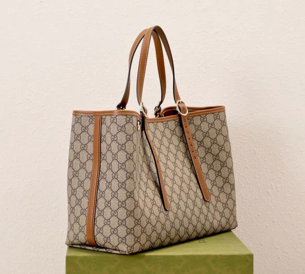 Gucci Large Emblem Tote bag