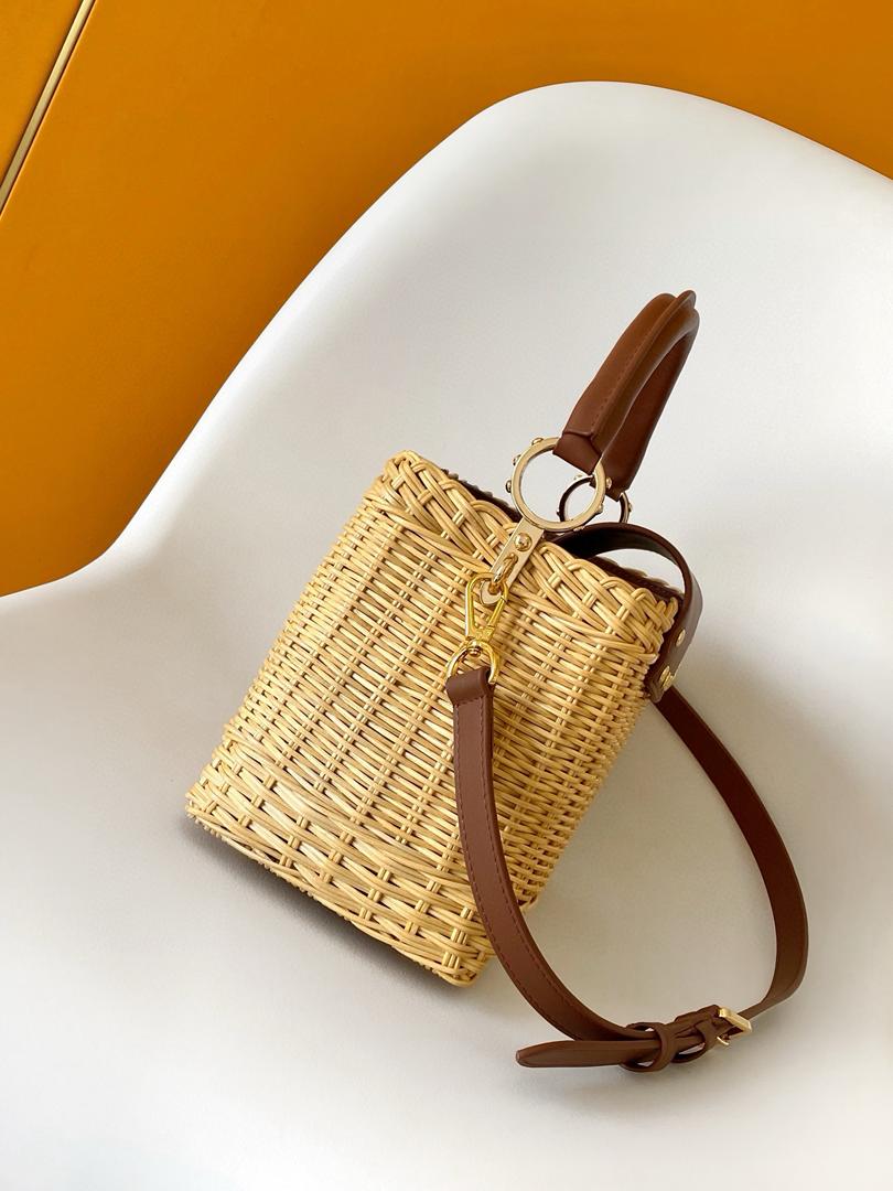 Louis Vuitton Capucines BB