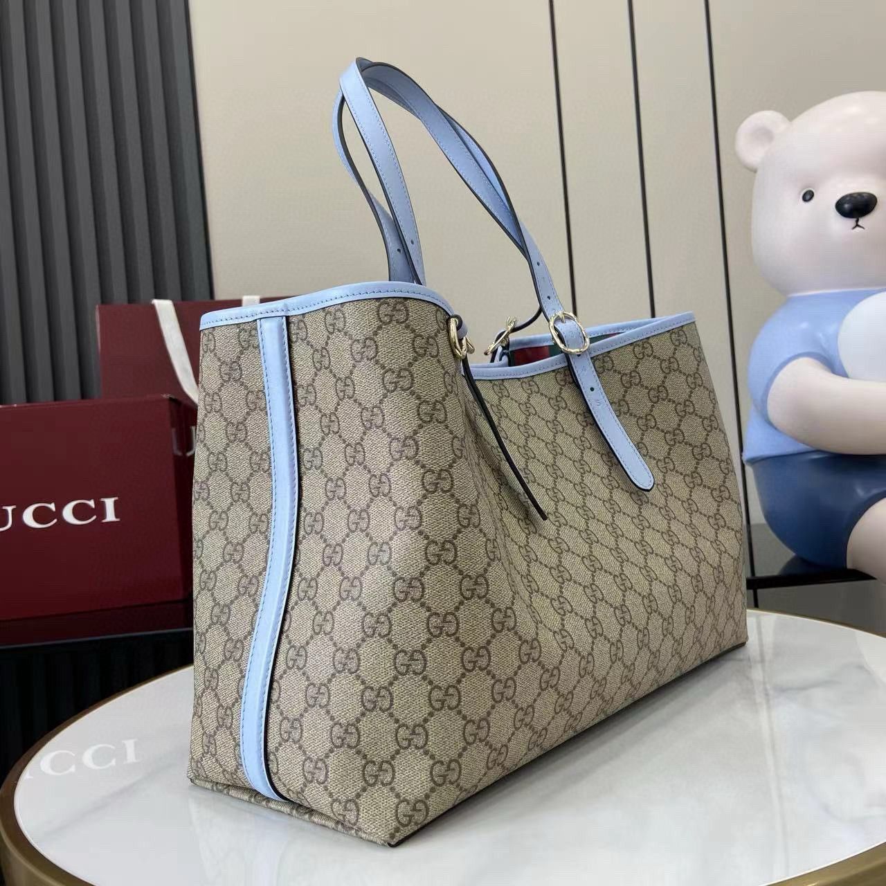 Gucci Emblem Large Tote bag