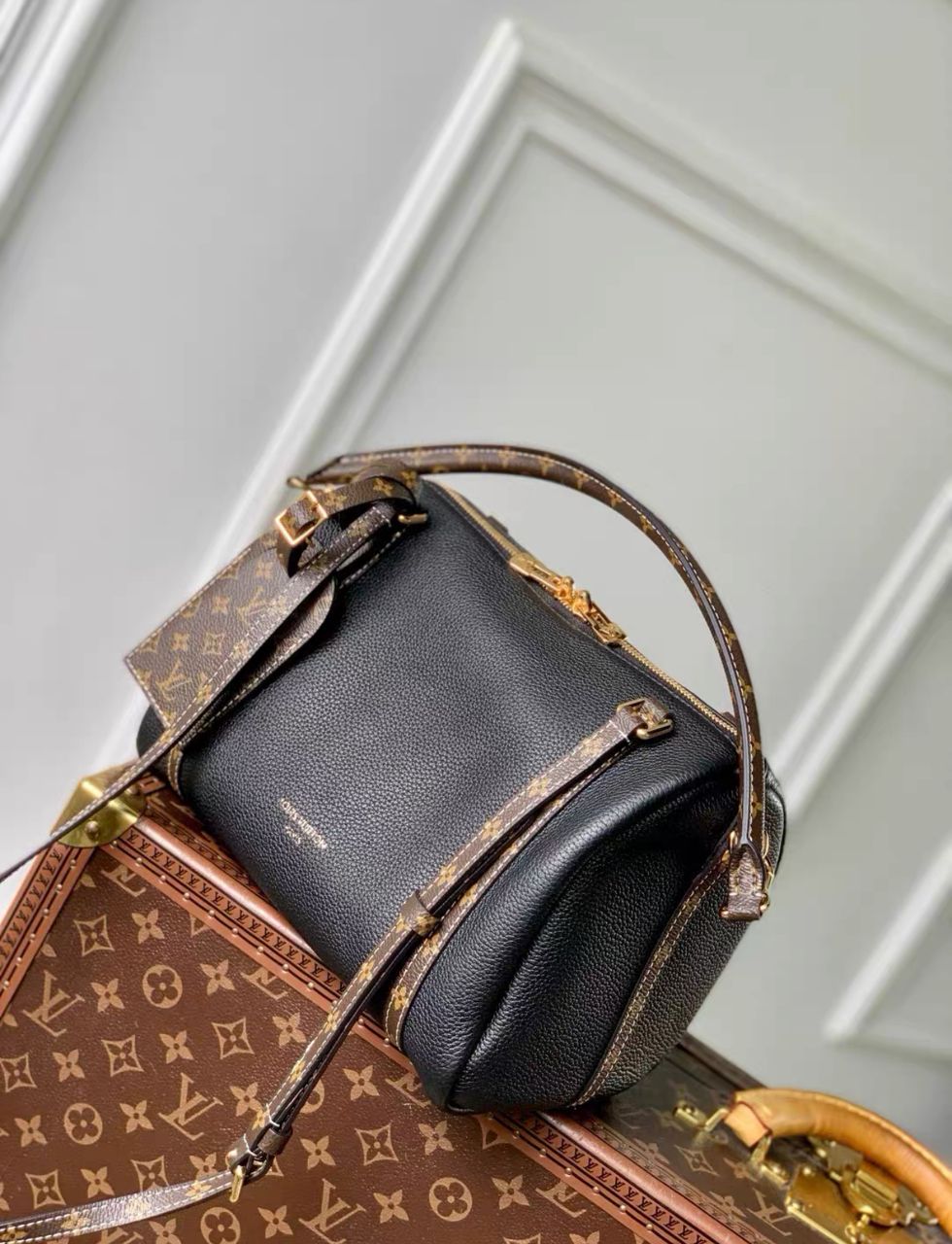 Louis Vuitton Express PM