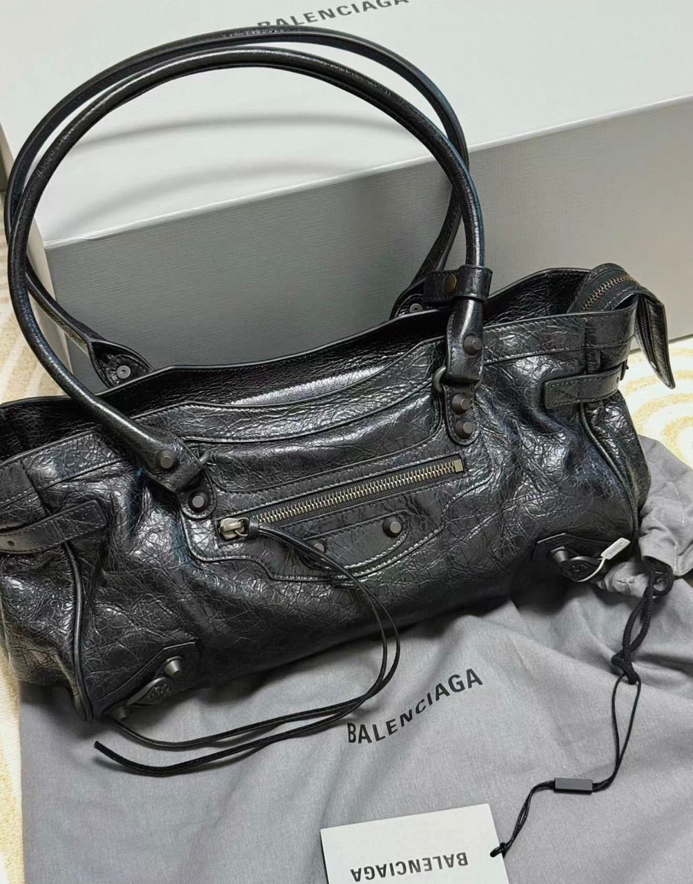 Balenciag Women's Le City Bag East-west in Black