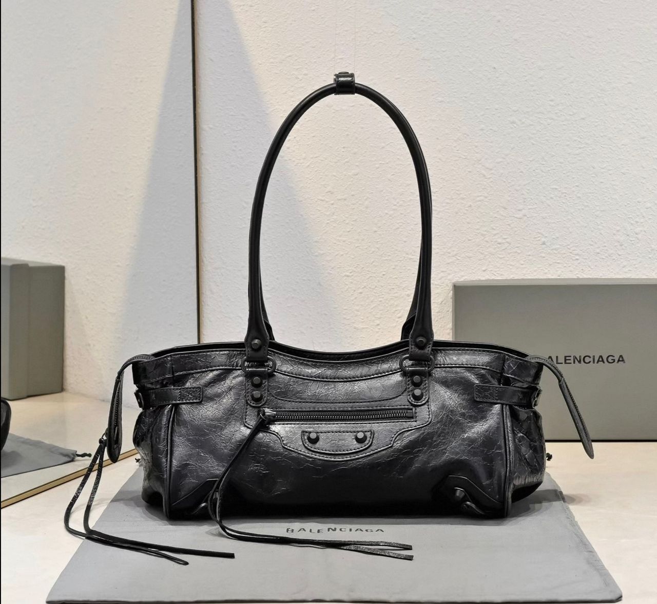 Balenciag Women's Le City Bag East-west in Black